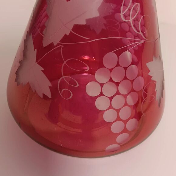 Vintage Red Decanter Etched Grapes Vines 3 Cordial Glasses NO STOPPER - Picture 10 of 11